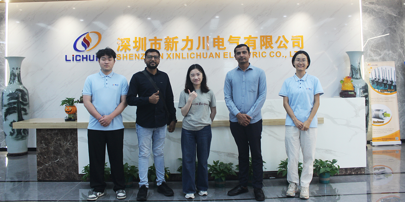 Die indische Kundendelegation besucht Xinlichuan zur Inspektion und Kommunikation